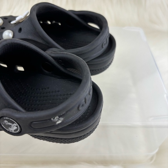 CROCS Black and White Water Shoes with Daisy Accents - Picture 3 of 9